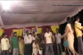 ولد ١٣ سنة ينيك بنت ٢٠ سنة