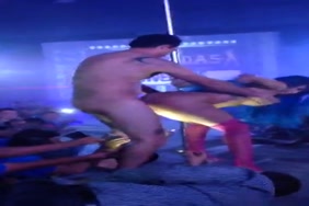 سكس حصين في الحظيرة مع نساء