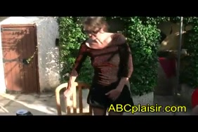 ينيكها وهي تشاهد سكس