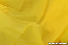 تجيب ضهرها باصبعه
