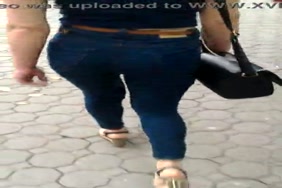 بنت بتشخ خره سكس