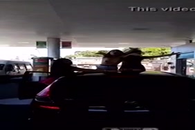 رجل يجامع مهرة